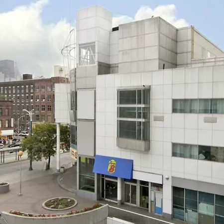Super 8 By Wyndham Downtown Toronto-2