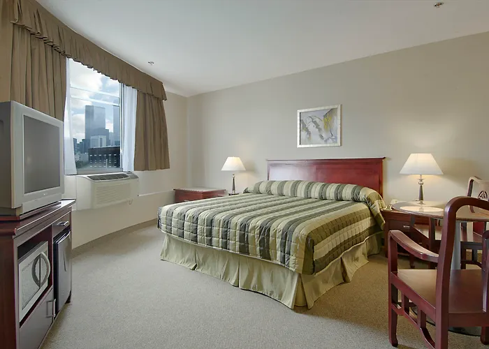 Super 8 By Wyndham Downtown Toronto